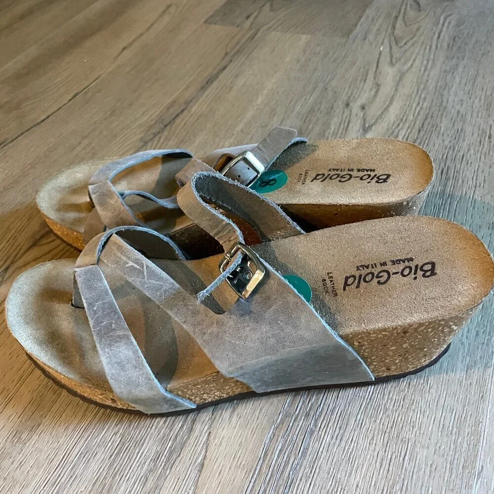 Bio Gold Gray Wedge Sandal Cork Adjustable Buckle Thong Slip On Size 8